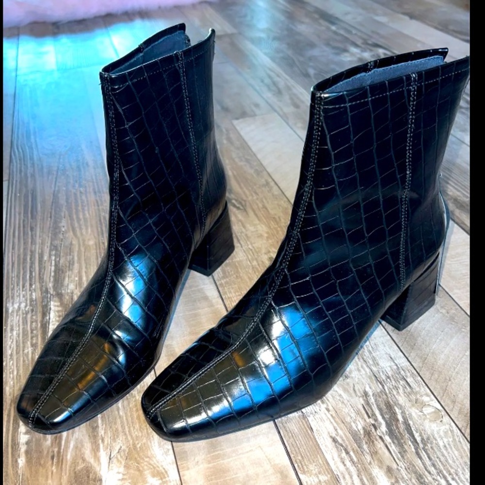 MiiM Black Croc Block Heel Ankle Boots 9
